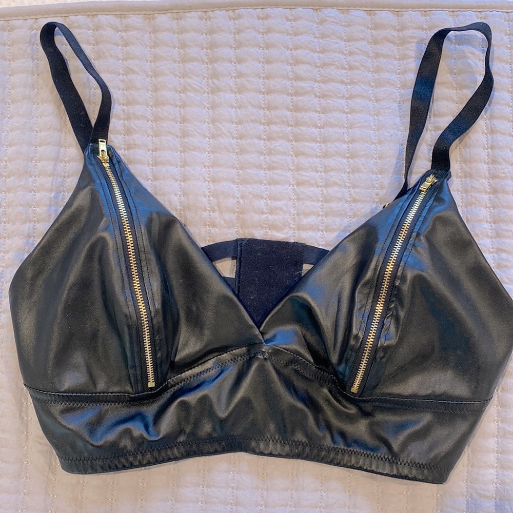 Bralette with zippers